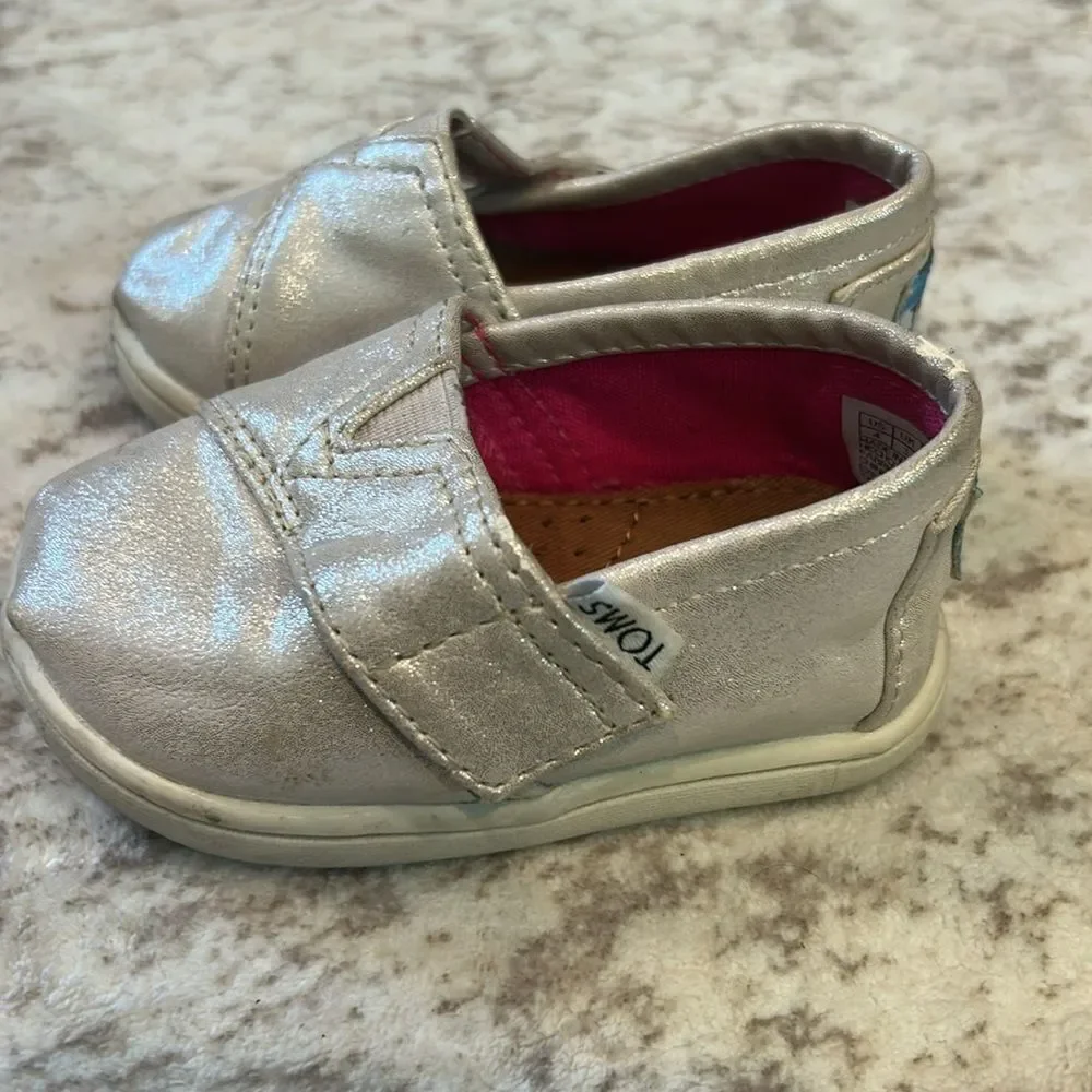 TOMS Kids Silver Slip-On Shoes T4